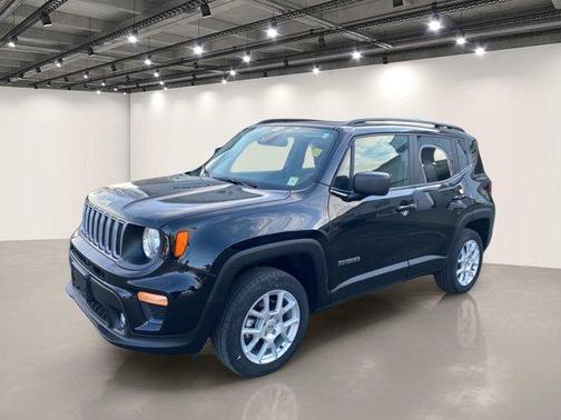 Black Clearcoat 2022 Jeep Renegade Latitude