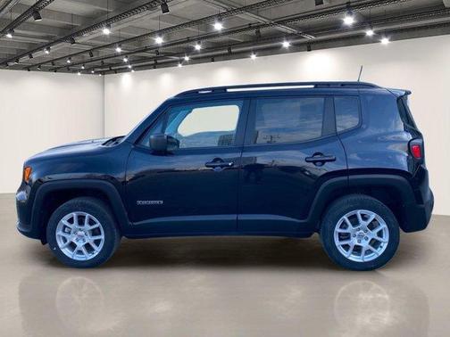 Black Clearcoat 2022 Jeep Renegade Latitude