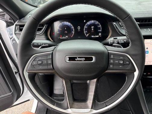 Bright White Clearcoat 2027 Jeep Grand Cherokee Limited