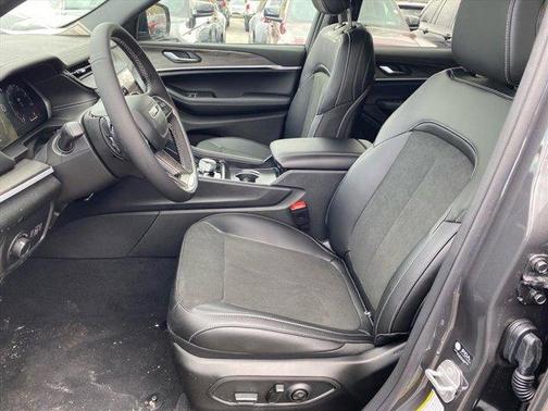 Metallic 2026 Jeep Grand Cherokee Laredo