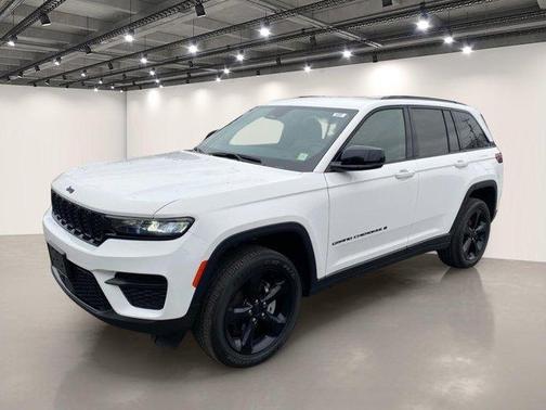 Bright White Clearcoat 2023 Jeep Grand Cherokee Altitude