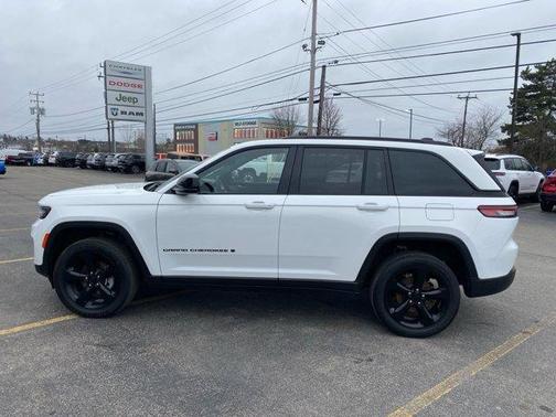 Bright White Clearcoat 2023 Jeep Grand Cherokee Altitude