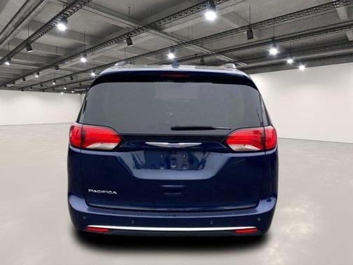 2020 Chrysler Pacifica Touring-L