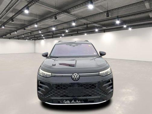 2025 Volkswagen Tiguan 2.0T SEL R-Line