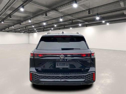 2025 Volkswagen Tiguan 2.0T SEL R-Line