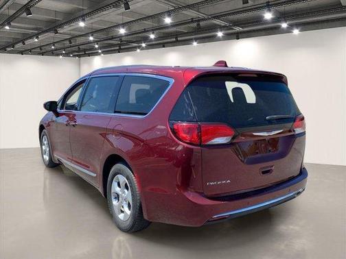 Velvet Red Pearlcoat 2017 Chrysler Pacifica Touring-L Plus