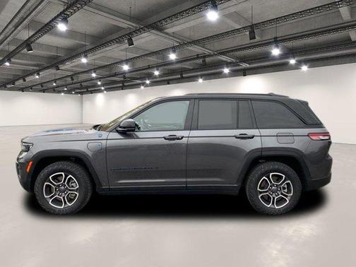 2022 Jeep Grand Cherokee 4xe Trailhawk