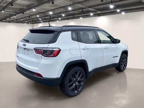Bright White Clearcoat 2026 Jeep Compass Limited
