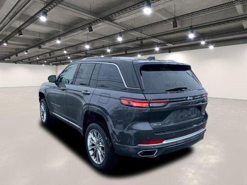 2022 Jeep Grand Cherokee Summit
