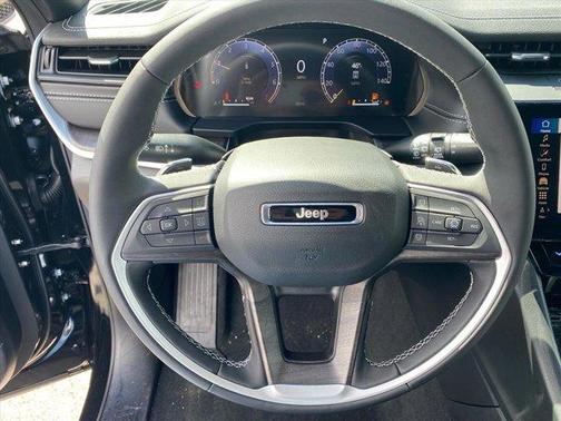 Diamond Black 2026 Jeep Grand Cherokee Laredo