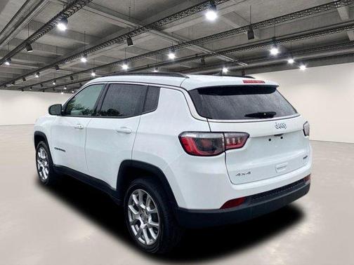 2022 Jeep Compass Latitude Lux