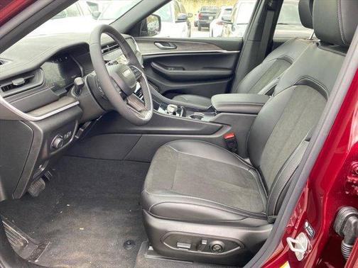 Velvet Red Pearlcoat 2026 Jeep Grand Cherokee Laredo