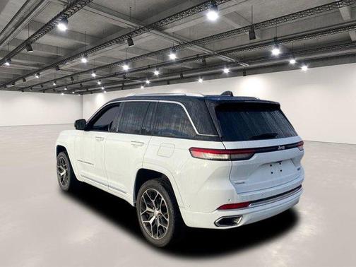 2023 Jeep Grand Cherokee Summit