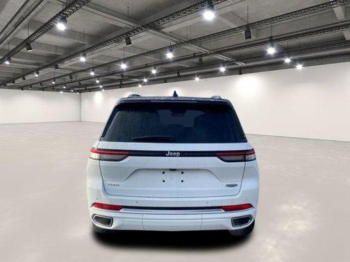 2023 Jeep Grand Cherokee Summit