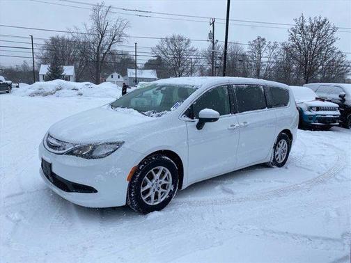 2022 Chrysler Voyager LX