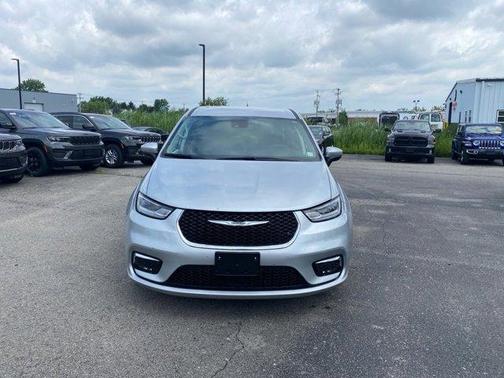 2023 Chrysler Pacifica Touring-L