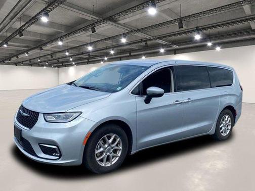 2023 Chrysler Pacifica Touring-L