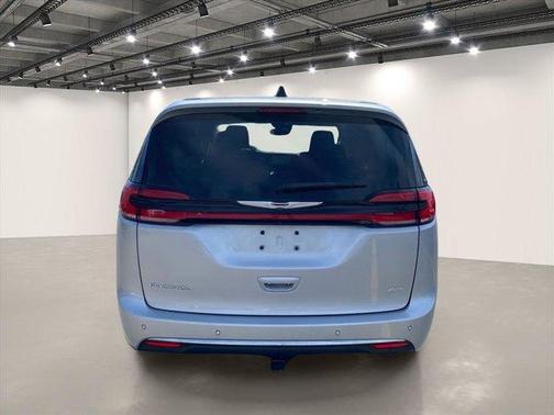 Silver Mist Clearcoat 2024 Chrysler Pacifica Touring-L
