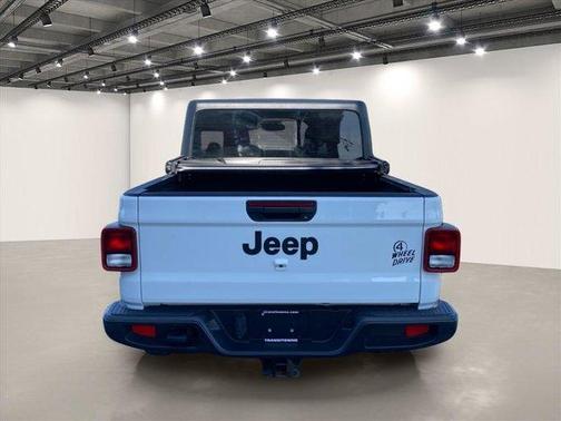 Bright White Clearcoat 2021 Jeep Gladiator Sport