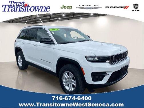 Bright White Clearcoat 2023 Jeep Grand Cherokee Laredo