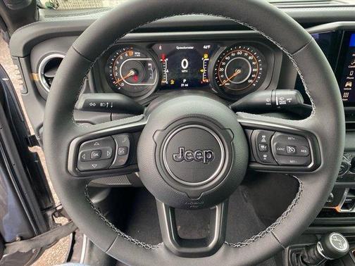 Granite Crystal Clearcoat Metallic 2026 Jeep Gladiator Sport