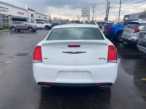 2022 Chrysler 300 S