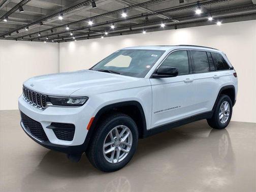 Bright White Clearcoat 2026 Jeep Grand Cherokee Laredo