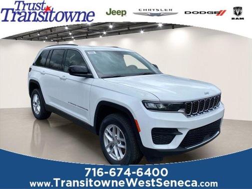 Bright White Clearcoat 2026 Jeep Grand Cherokee Laredo