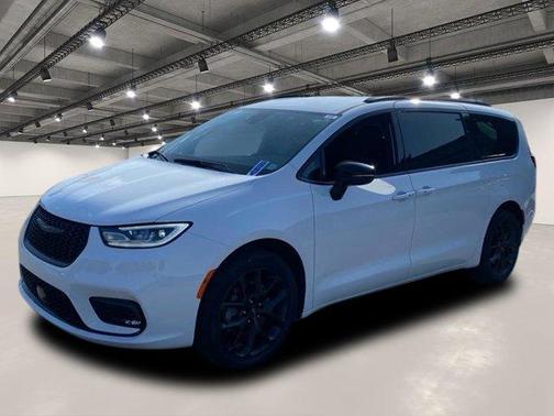 2024 Chrysler Pacifica Touring-L