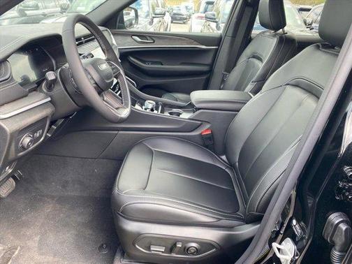Diamond Black 2026 Jeep Grand Cherokee Limited
