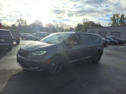 2022 Chrysler Pacifica Touring-L