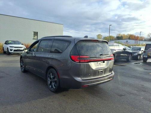 2022 Chrysler Pacifica Touring-L