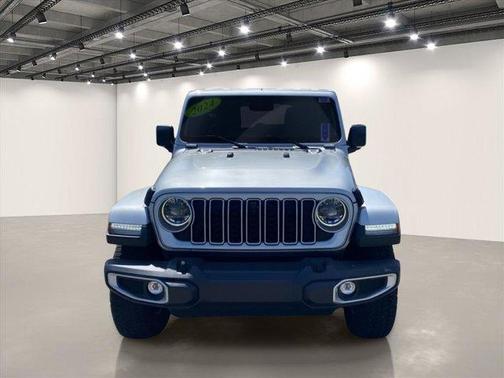 Silver Zynith Clearcoat 2024 Jeep Wrangler Sahara