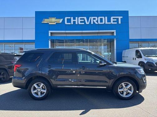 Quartz Metallic 2017 Ford Explorer XLT