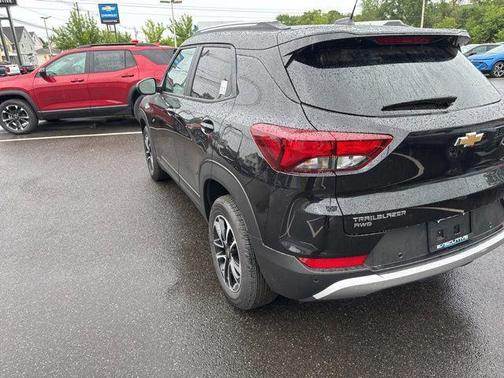 Mosaic Black Metallic 2026 Chevrolet Trailblazer LT