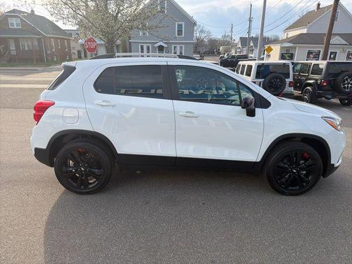 Summit White 2021 Chevrolet Trax LT
