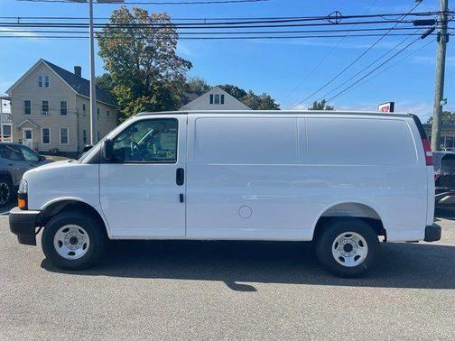 Summit White 2025 Chevrolet Express 3500 RWD 3500 Regular Wheelbase WT