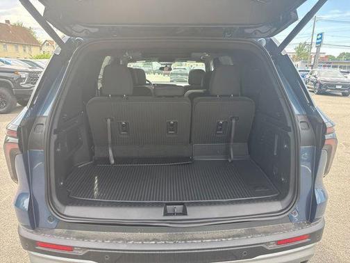 Lakeshore Blue Metallic 2026 Chevrolet Traverse LT