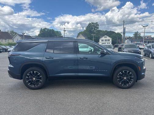 Lakeshore Blue Metallic 2026 Chevrolet Traverse LT