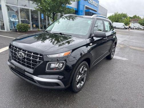 Onyx Black 2024 Hyundai VENUE SEL