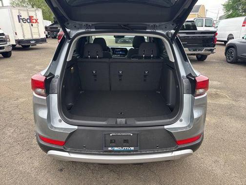 Sterling Gray Metallic 2026 Chevrolet Trailblazer LT