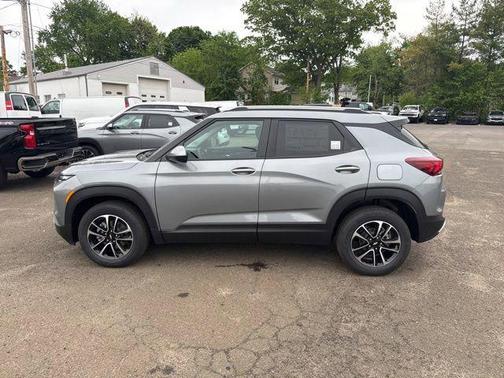 Sterling Gray Metallic 2026 Chevrolet Trailblazer LT