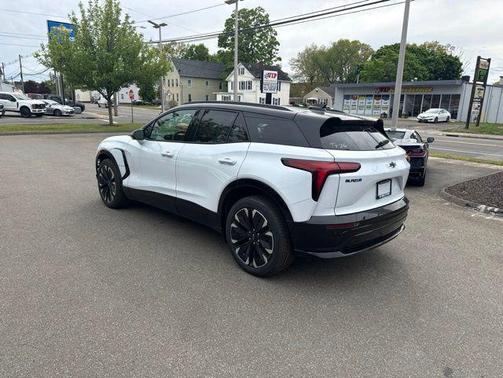 Polar White Tricoat 2026 Chevrolet Blazer EV AWD RS