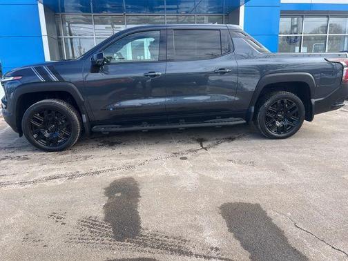 2025 Chevrolet Silverado EV LT