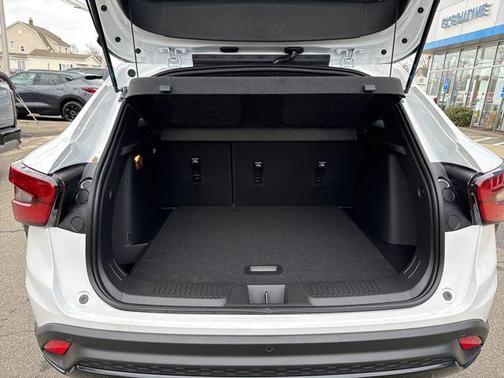 Summit White 2026 Chevrolet Trax FWD 2RS