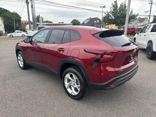 2025 Chevrolet Trax LS