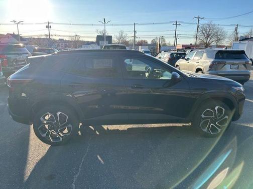 Mosaic Black Metallic 2026 Chevrolet Trax FWD 2RS