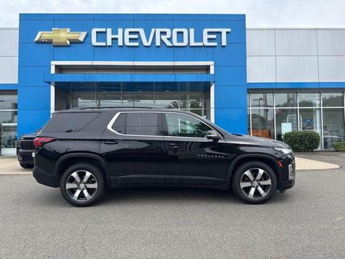 Mosaic Black Metallic 2023 Chevrolet Traverse LT Leather