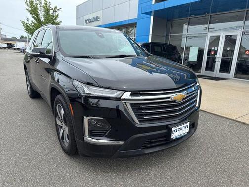Mosaic Black Metallic 2023 Chevrolet Traverse LT Leather