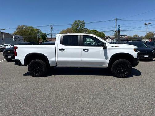 Summit White 2025 Chevrolet Silverado 1500 ZR2